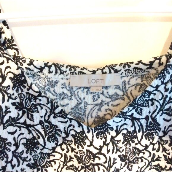 Loft Textured Floral Top S Feminine Cottagecore Parisian Romantic Black White - Picture 2 of 7